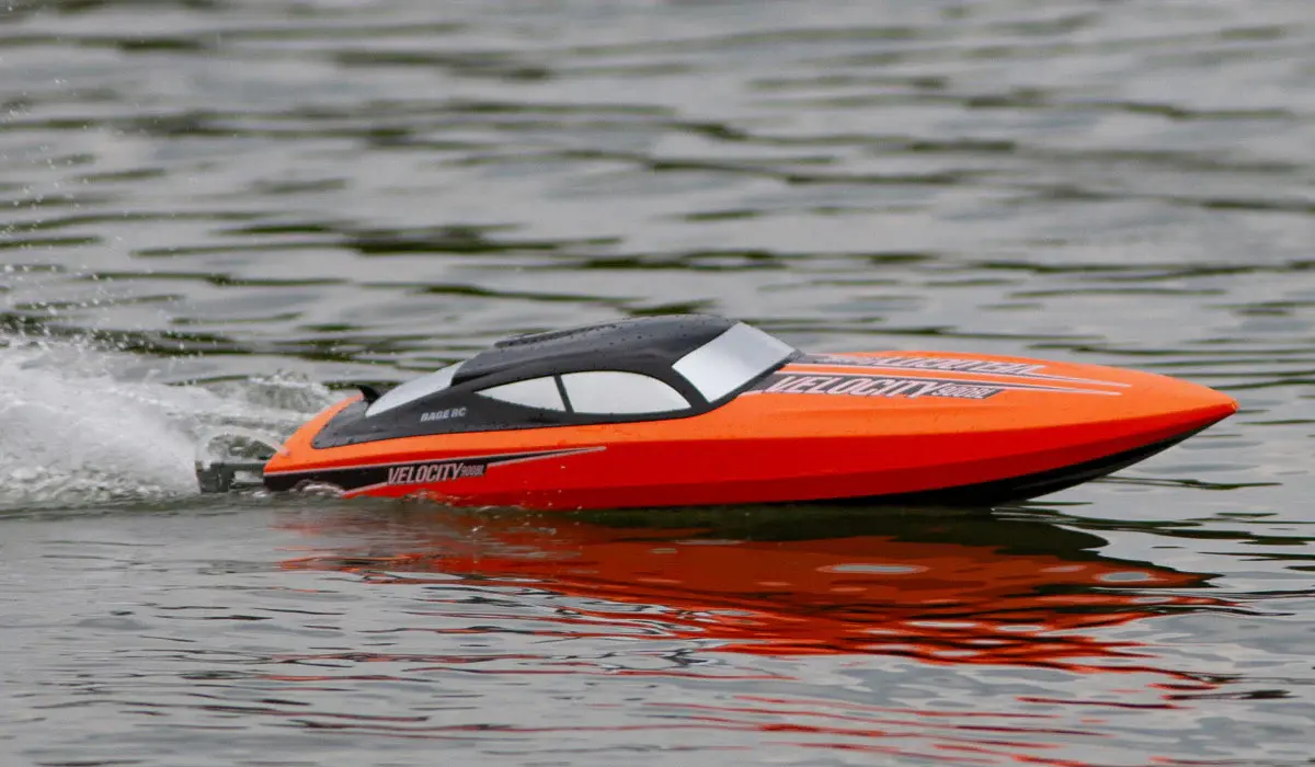 Remote-controlled boat